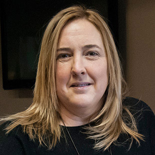 Hostelería innovadora. Pasión y constancia son dos de las diversas claves del éxito para la empresaria de hostelería Pilar Velarde. Con ella hablamos sobre la importancia de la innovación en los locales y de la formación de los hosteleros. Además, nos acerca a las nuevas tendencias culinarias.