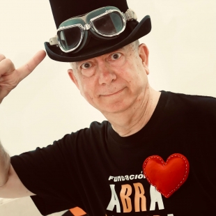 "La magia de ser mayor" con Rafael Clemente, piloto y mago Profesor Patato de la Fundación Abracadabra. 