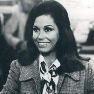 Mary Tyler Moore: Mujeres en la Historia. 