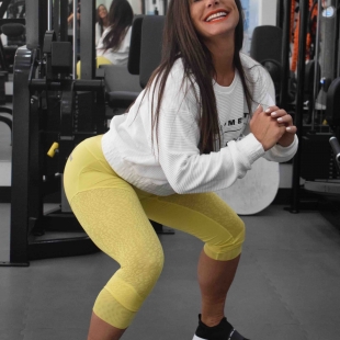 Día 16 -FELIZ- Un culo 10 . Bienvenid@ a "UN CULO 10" <br /><br />Te propongo un entrenamiento de 30 días para tener "UN CULO 10". No importa la edad, tan solo necesitas 5 minutos al día para experimentar un asombroso cambio. ¡Te aseguro que notarás el antes y el después! Es el mejor estado del ser humano, la felicidad. Sentir esa maravilla recorriendo todas las células de nuestro cuerpo es una sensación increíble que deberíamos saber mantener.<br />